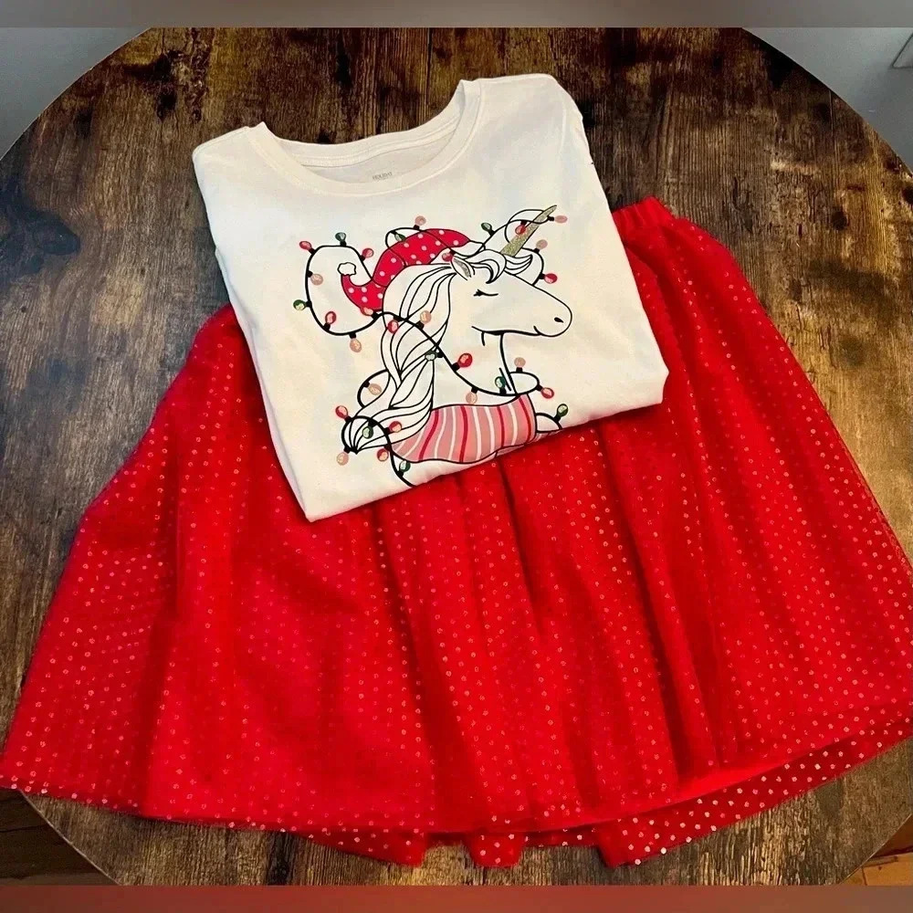 SET: Holiday Time | little girls holiday print tee + mesh skirt. Size: L (10-12)